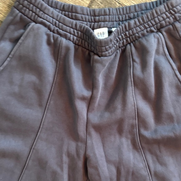 NWOT GAP Charcoal sweat pants - Picture 3 of 5